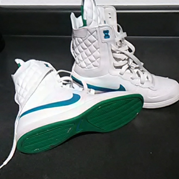 Shoes - Picture 2 of 3